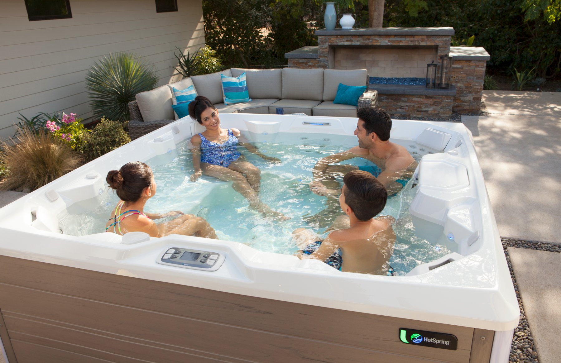 How Can A Hot Tub Still Be Refreshing In Hot Weather? Read Here To Find